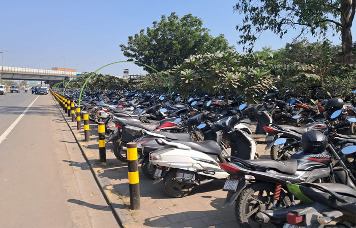 વડોદરામાં ટ્રાફિકને અવરોધતા પાર્કિંગ જગ્યા વગરના બાંધકામો અને ફૂટપાથના દબાણો