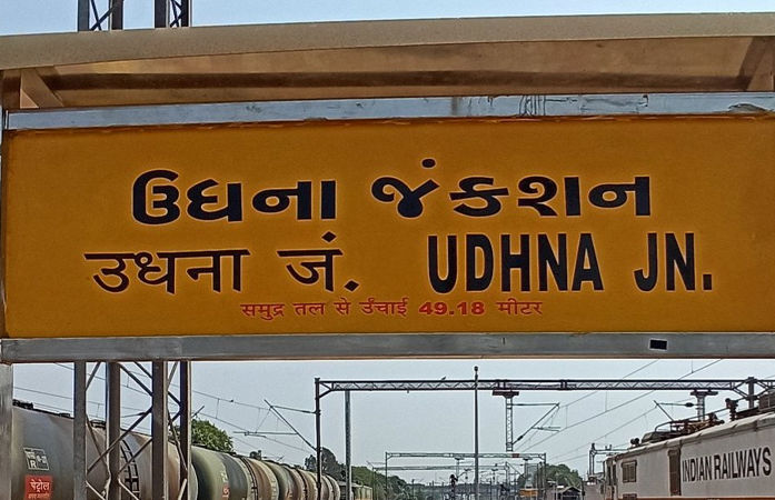 દિવાળી પહેલા સુરતનું ઉધના સ્ટેશન ખીચોખીચ: 15 દિવસ સુધી બંધ રહેશે આ સેવાઓ, સ્પેશિયલ ટ્રેનો દોડશે