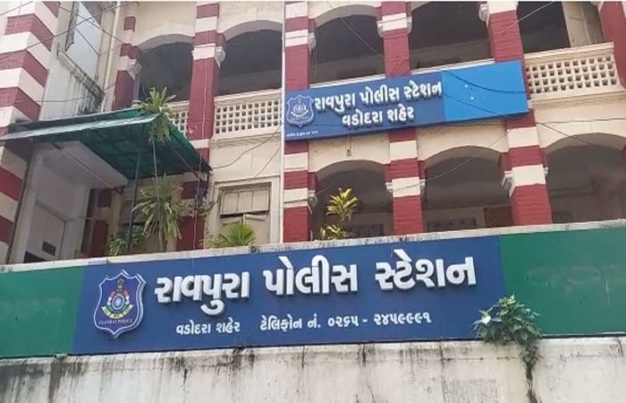 બોગસ સહી કરી વડોદરાના વેપારી દ્વારા બેંકમાંથી રૂ.2.95 લાખ ઉપાડી લઈ ઠગાઈ