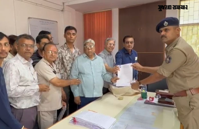 મોરબીમાં ઓવરટેક બાબતે સોની યુવકની હત્યાના પડઘા સૌરાષ્ટ્રમાં પડ્યા, સુવર્ણકાર સંઘે આવેદનપત્ર પાઠવ્યા