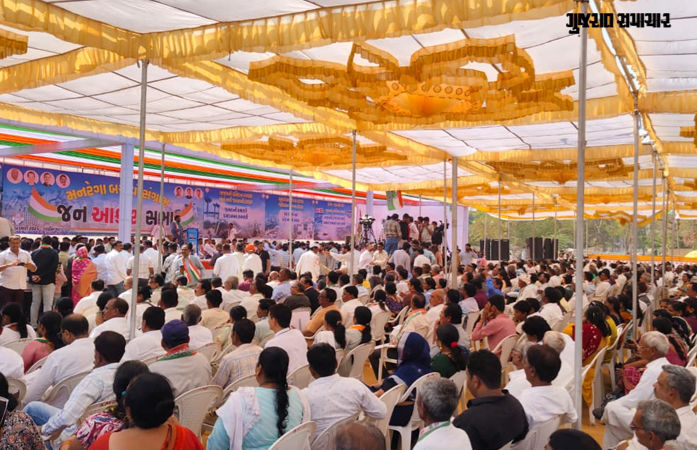 ગાંધીનગર: બજેટ સત્રના પ્રથમ દિવસે કોંગ્રેસનું શક્તિ પ્રદર્શન, 'મનરેગા બચાવો સંગ્રામ' મુદ્દે યોજી જન આક્રોશ સભા