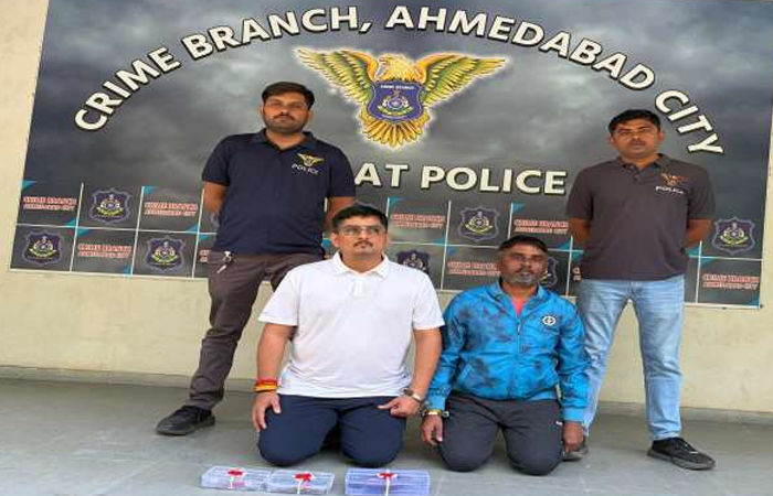 બોડકદેવમાં ફાયરિંગ કેસમાં નાસતા ફરતા બે આરોપીઓ ઉજ્જૈનથી ઝડપાયા, રિવોલ્વર અને 10 જીવતા કાર્ટીઝ જપ્ત
