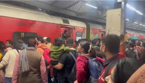 18 killed in stampede at New Delhi station, Railways announces compensation