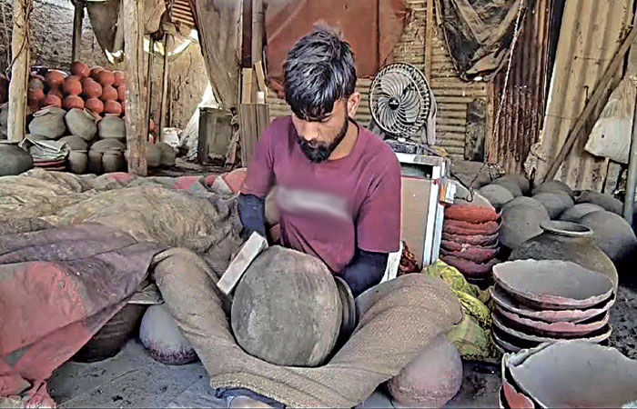 નજીવા ભાવમાં અનેક ફાયદાઓ આપતું વઢવાણી માટલાઓનું ઉત્પાદન શરૃ