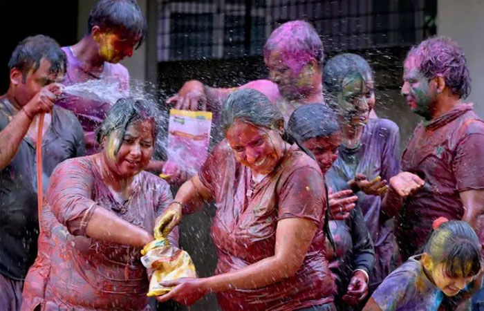 આજે હોલિકા દહન, આવતીકાલે સપ્તરંગી પર્વ ધુળેટીની ધામધૂમ સાથે ઉજવણી કરાશે