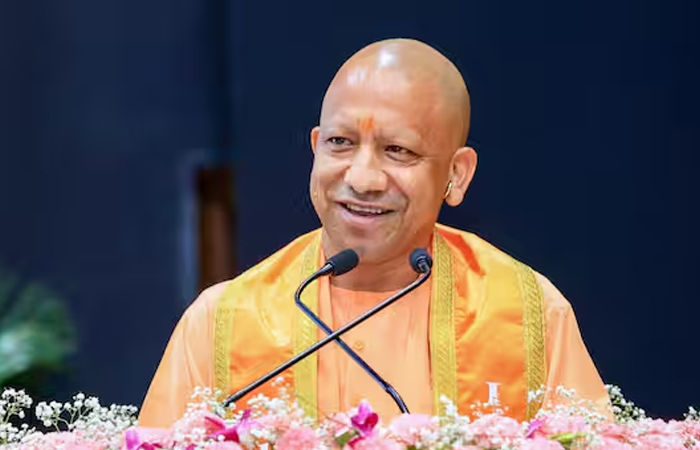 વિદ્યાર્થિનીને મદદની યોગીની ખાતરી છતા શાળાએ ફી માફ ના કરતા વિવાદ