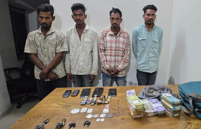 ચોરીના ગુનાને અંજામ આપતી મધ્યપ્રદેશની પથ્થર ગેંગના ચાર સાગરિતો વલસાડ લોકલ ક્રાઈમ બ્રાંચની ઝપટે