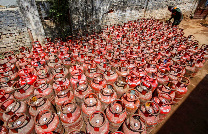 કોમર્શિયલ LPG સિલિન્ડરના ભાવમાં 51 રૂપિયાનો ઘટાડો, જાણો દિલ્હીથી મુંબઈ સુધીના લેટેસ્ટ રેટ