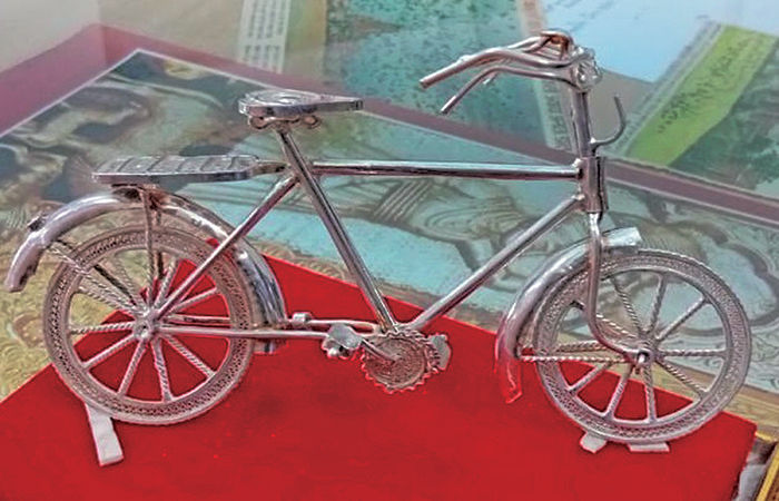 કરોડોની ભેટ આપનારા અબજોપતિઓ