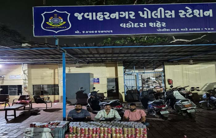 બિયરના જથ્થા સાથે બુટલેગર સહિતની ત્રિપુટી ઝડપાઈ, એક વોન્ટેડ