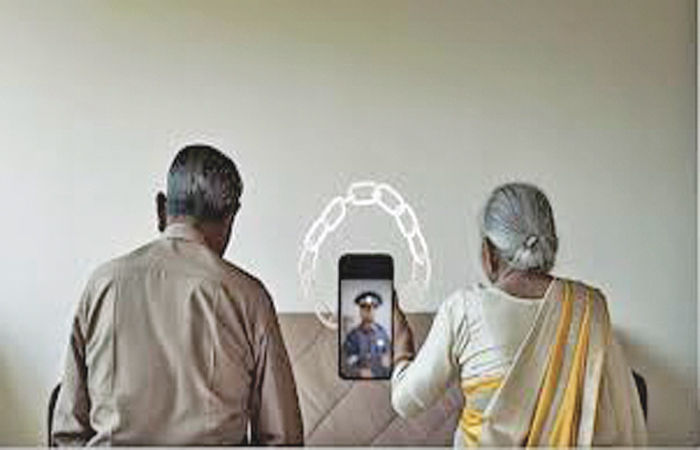 સિનિયરોના આર્થિક વ્યવહોરો પર કુટુંબે વોચ રાખવી જરૂરી છે