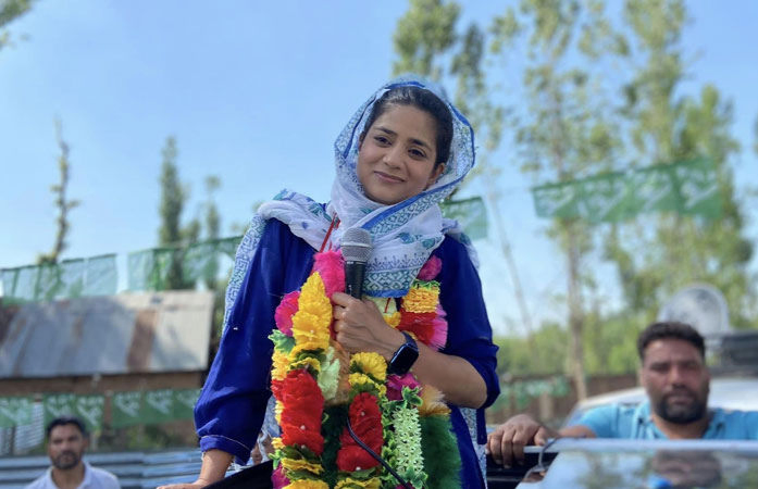 મહેબૂબા મુફ્તીની પુત્રીનું પોલિટિકલ ડેબ્યૂ, કાશ્મીરની ચૂંટણીમાં પીડીપીએ જાહેર કરી 8 ઉમેદવારની પહેલી યાદી