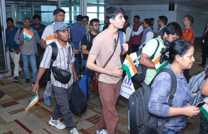 ઓપરેશન સિંધુ: 161 ભારતીય નાગરિકોને લઈને ઈઝરાયલથી પહેલી ફ્લાઇટ દિલ્હી પહોંચી