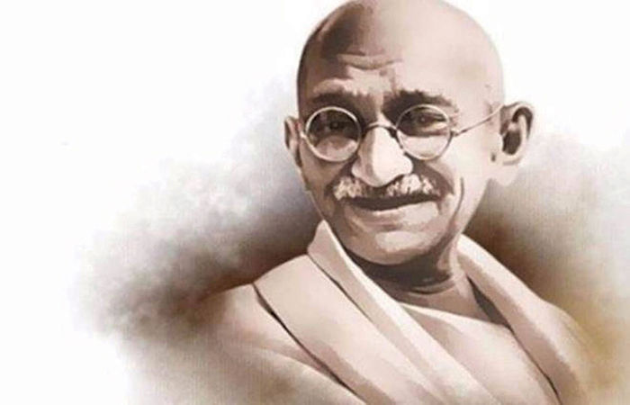 ગાંધી આજે પણ જીવતા-જાગતા છે                 .
