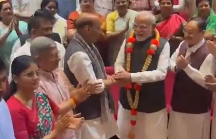 'વિપક્ષ પોતાના જ પગ પર કુહાડી મારવામાં માહેર', NDA સંસદીય દળની બેઠકમાં PM મોદીના પ્રહાર