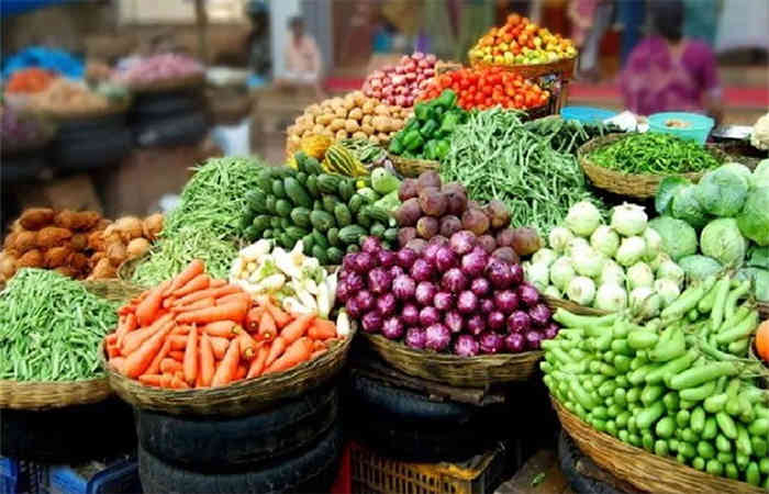 દવા, કરિયાણું, શાકભાજીના વેપારીઓ અને ડેરી માર્ટસને પ્રતિબંધમાંથી મુકિત