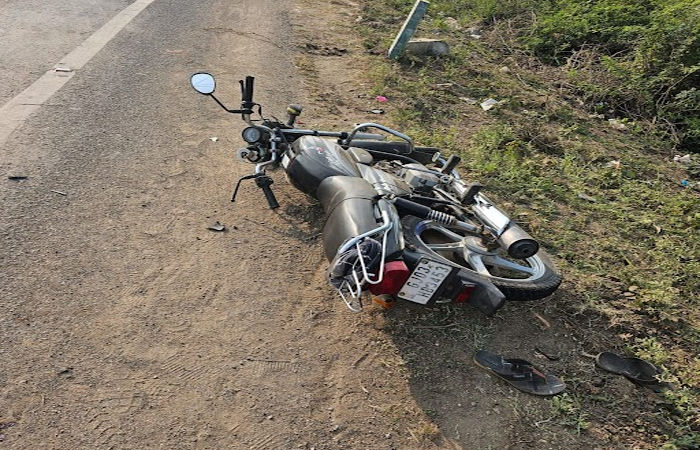 જામનગર-રાજકોટ ધોરી માર્ગ પર ત્રીપલ સવારી બાઇકની આડે રોઝડું ઉતરતાં બાઇક ચાલકનો ભોગ લેવાયો : અન્ય બેને સામાન્ય ઇજા