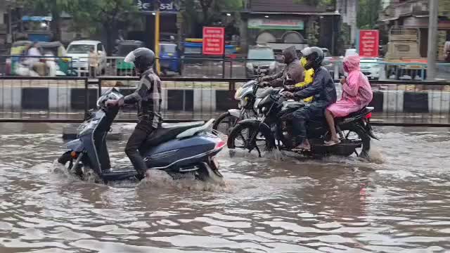 Early Rains Expose Surat’s Pre-Monsoon Plan Failure, Civic Body Vehicle Stuck in Own Dug-up Pit