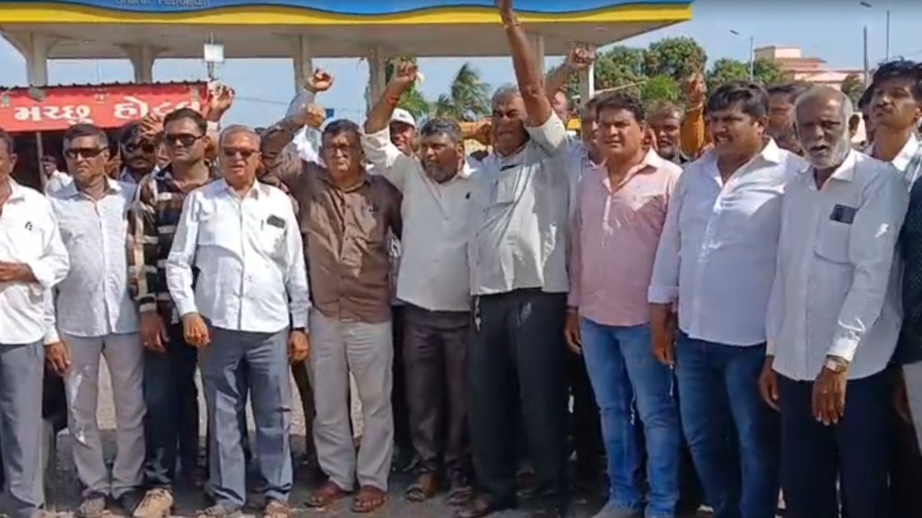જામનગરમાં હાઈ-વોલ્ટેજ પાવર લાઈન સામે કિસાન આક્રોશ: ખેડૂતો વિશાળ રેલી સાથે મોરબી રવાના