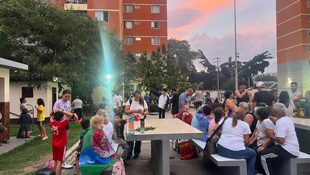 Venezuela earthquakes kill at least 32, with 700 injured, as buildings destroyed across Caracas