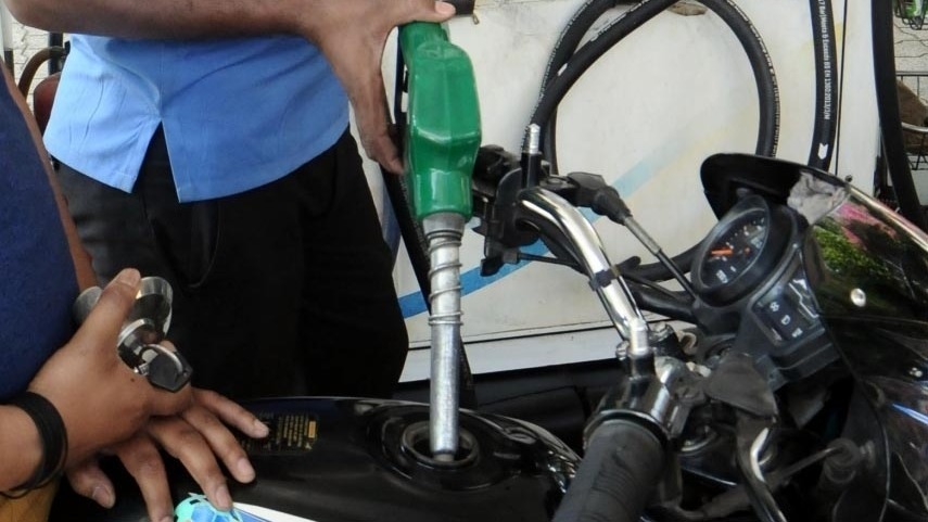 Delhi officially bans new petrol two-wheelers from 2028