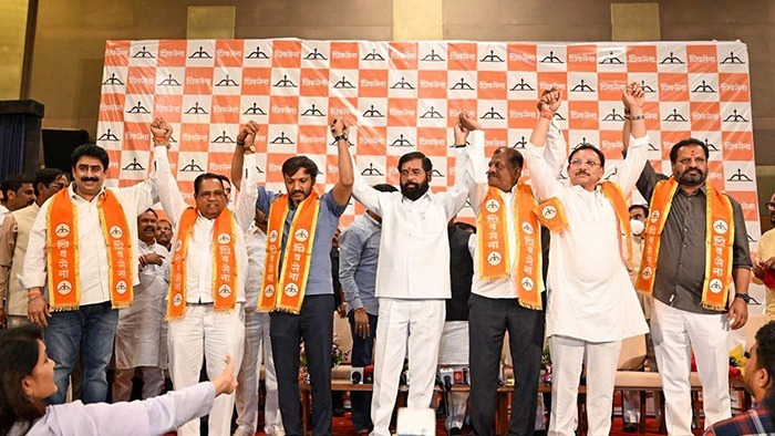 ઓપરેશન ટાઈગર 2.0: મહારાષ્ટ્રમાં ફરી રાજકીય ભૂકંપના એંધાણ, 14 ધારાસભ્યો કરી શકે છે પક્ષપલટો