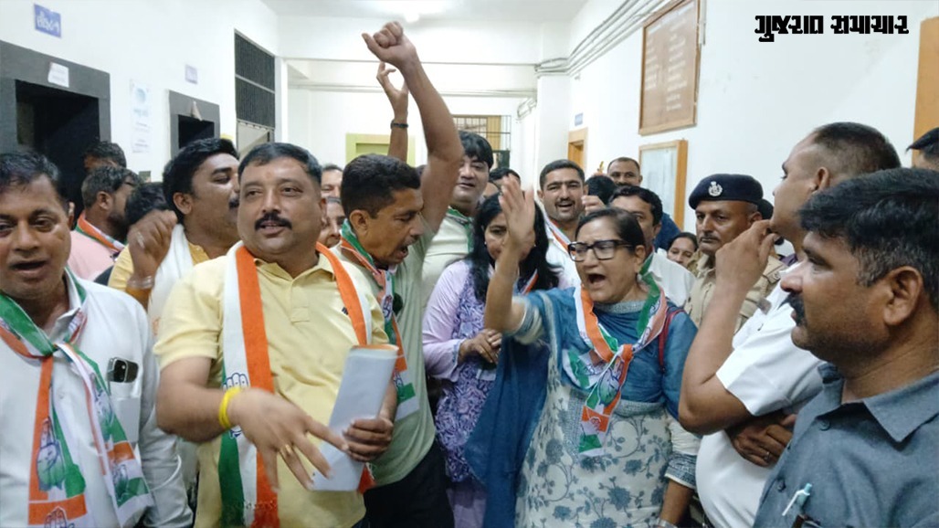 Congress Protests Outside Jamnagar Municipal Corporation, Alleges Corruption in Pre-Monsoon Works