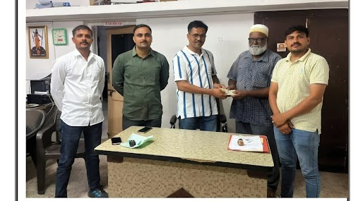 જામનગરના સિટી બી. ડિવિઝન પોલીસે "તેરા તુજકો અર્પણ" કાર્યક્રમ હેઠળ ગુમ થયેલા રૂ. 87,590નું કવર કલાકોમાં શોધી માલિકને પરત આપ્યું