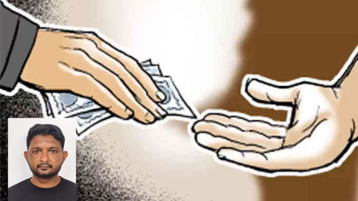 Surendranagar ACB Catches hospital peon, security supervisor accepting ₹2,000 Bribe