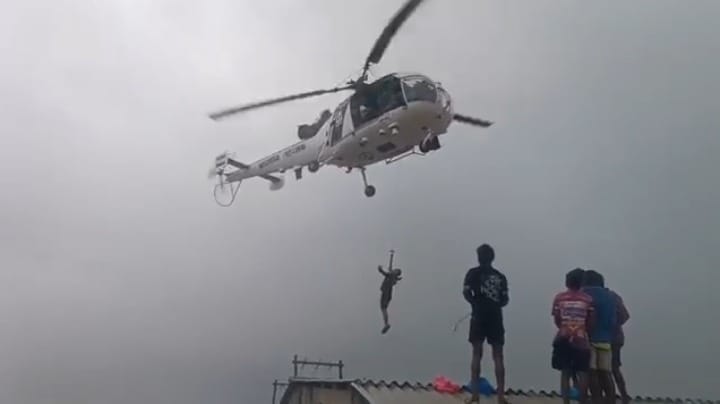 નવસારીમાં 15 શ્રમિકોને કરાયા એરલિફ્ટ