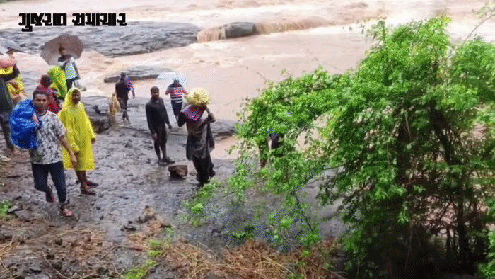 VIDEO| ડાંગ: અતિભારે વરસાદથી ખાપરી નદીમાં પાણીના સ્તરમાં વધારો, ચેકડેમના કોઝ-વે પર ફસાયેલા 41 મજૂરોનું રેસ્ક્યૂ