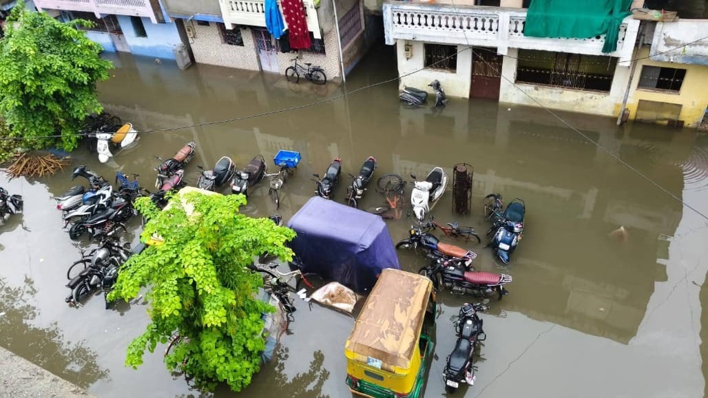 અમદાવાદના સરસપુર-રખિયાલમાં વરસાદી પાણી ભરાતા રહેવાસીઓ ત્રાહિમામ