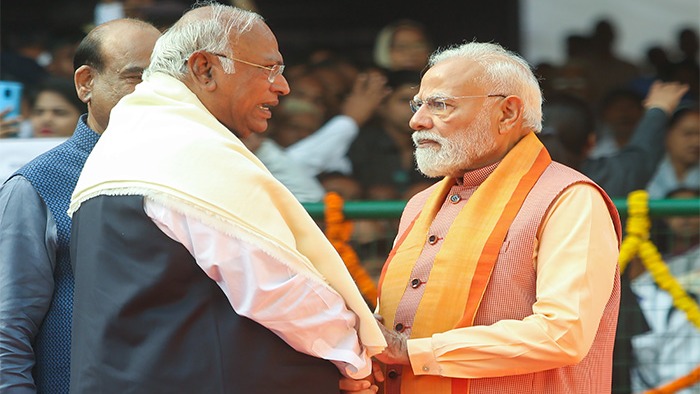 KHARGE AND MODI MEET NEW.jpg