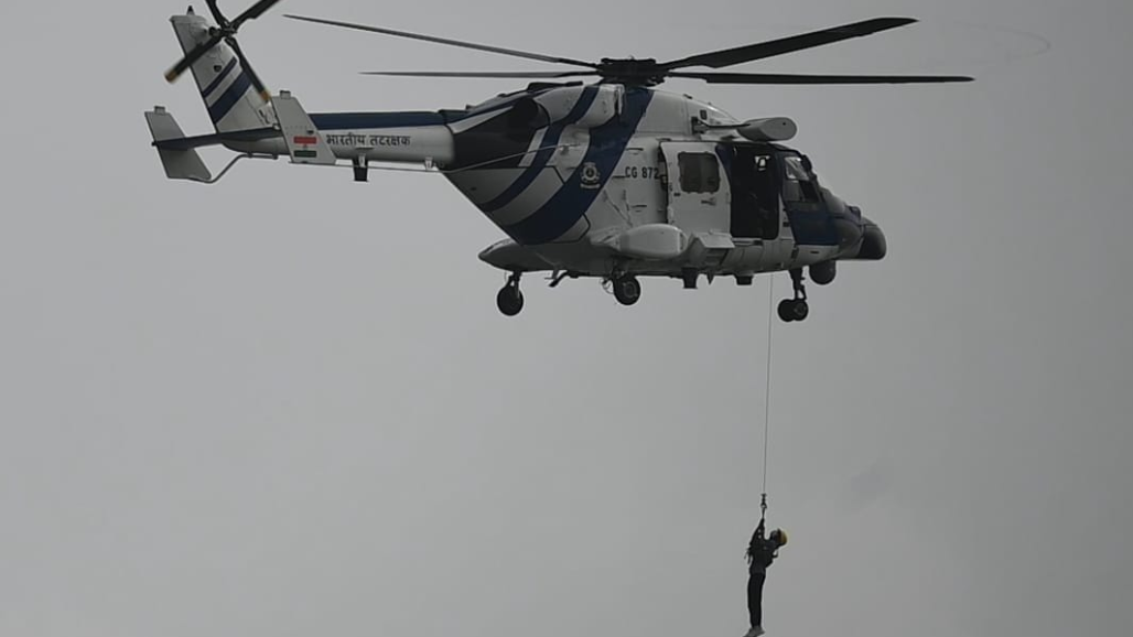High-Seas Drama Off Porbandar: Indian Coast Guard Airlifts Ailing Seafarer from Merchant Vessel Amid Rough Weather