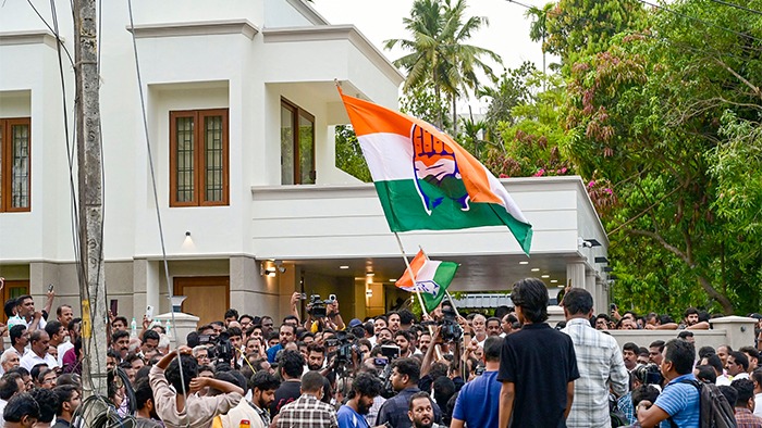 બંગાળમાં TMC બાદ હવે કોંગ્રેસમાં ડખાં ! બે જૂથો વચ્ચે છૂટાહાથની મારામારી, પોલીસ કાફલો દોડ્યો