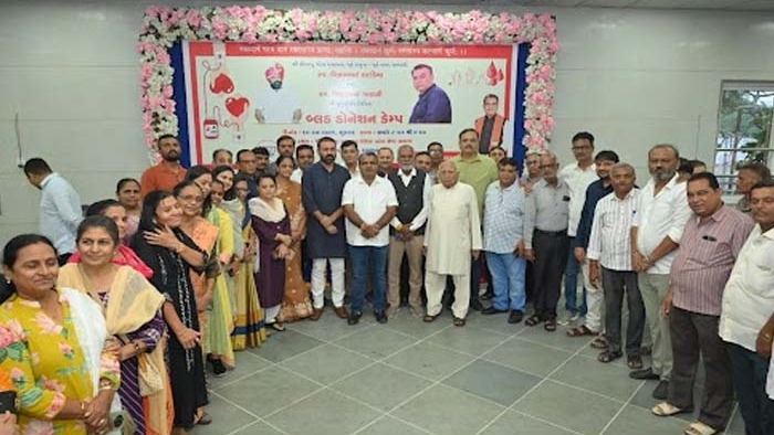 જામનગરના-79 દક્ષિણ વિધાનસભા વિસ્તારના ધારાસભ્ય દિવ્યેશ અકબરી તથા મિત્ર મંડળ દ્વારા બ્લડ ડોનેશન કેમ્પ યોજાયો