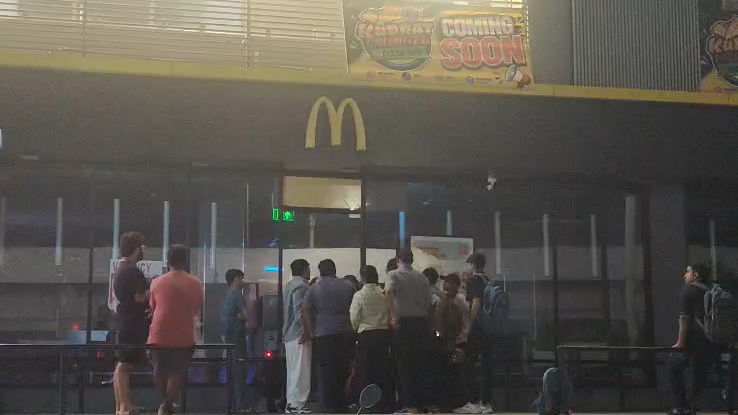 McDonald’s Outlet Sealed in Ahmedabad After Customer Claims Non-Veg Burger Delivered Despite Veg Order
