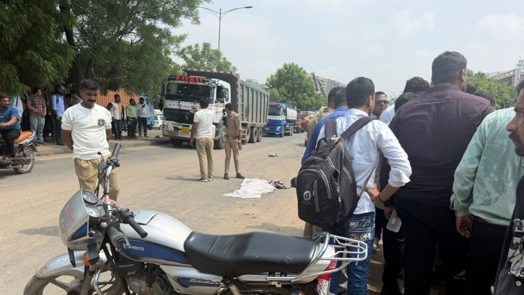 Three-year-old killed after dumper lorry hits moped in Ahmedabad
