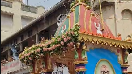 All three chariots reach Saraspur, Lord Jagannath arrives at his maternal home