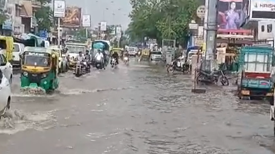 Rain Update at 4 pm: Heavy Afternoon Downpour Lashes Ahmedabad Before Easing Up Amid Citywide Red Alert
