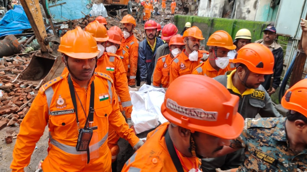 6 Dead, Several Trapped As Four-Storey Dangerous Building Collapses Near Mumbai