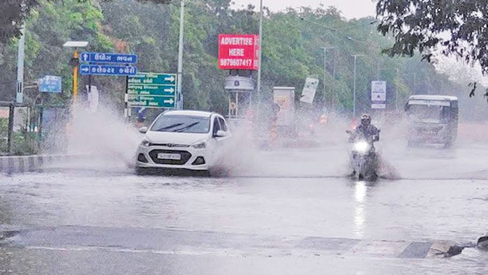 Heavy Rains Batter South Gujarat: 103 Evacuated in Valsad, 17 Roads Shut in Tapi