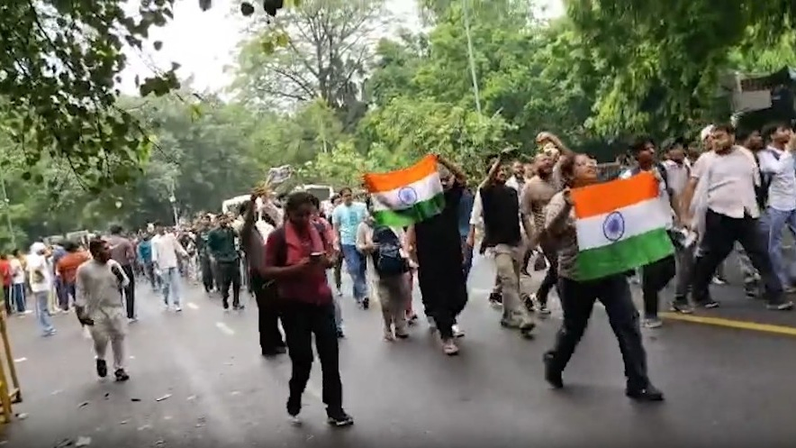 NEET Protest Turns Tense at Delhi’s Jantar Mantar as Students Attempt ‘Chalo Sansad’ March