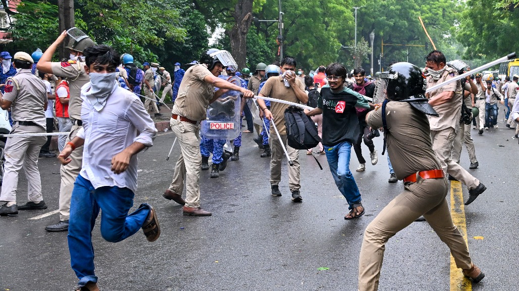 Delhi's Jantar Mantar Trembles As Protesting Students Clash With Police Overnight