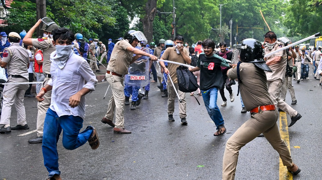 Delhi's Jantar Mantar Trembles As Protesting Students Clash With Police Overnight