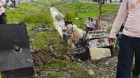 Mother, One-Year-Old Son Burnt To Death After Car Overturns, Catches Fire Near Dholera Mother, One-Year-Old Son Burnt To Death After Car Overturns, Catches Fire Near Dholera
