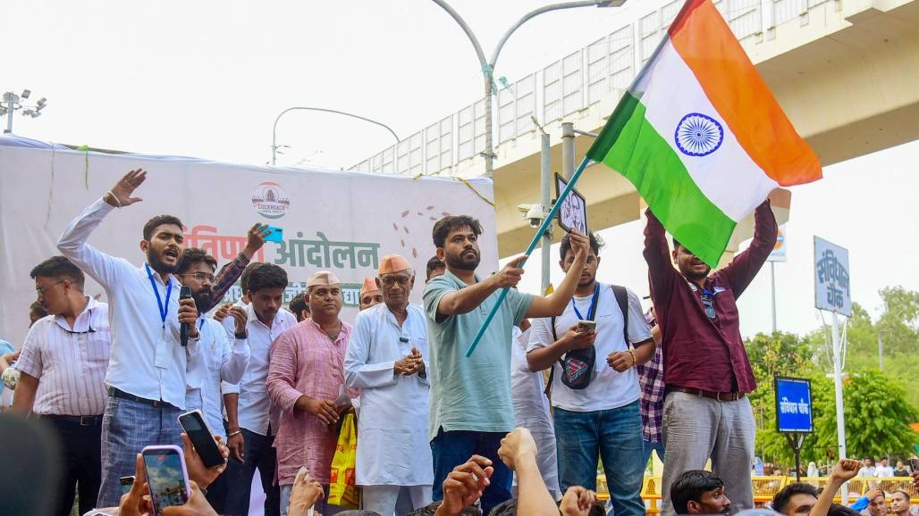 ધર્મેન્દ્ર પ્રધાનના રાજીનામા બાદ જંતર-મંતર પર ઉજવણી, દીપકેએ કહ્યું- ઝુકતી હૈ દુનિયા, ઝુકાનેવાલા ચાહિયે
