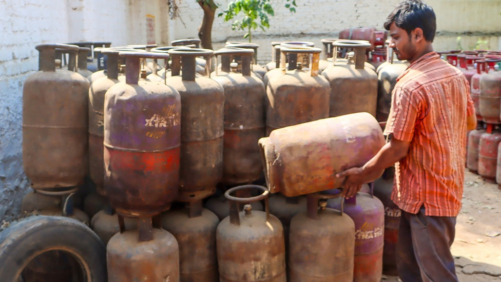 LPG યુઝર્સ માટે મોટા સમાચાર: બજારમાં 10 કિલોનું હલકું અને ટ્રાન્સપરન્ટ ગેસ સિલિન્ડર આવવાના સંકેત