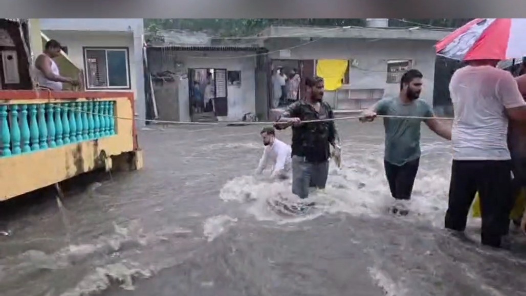 Cloudburst-Like Rain Batters Bodeli; NDRF Rescues 20+ Residents After Four Inches of Rain in Two Hours