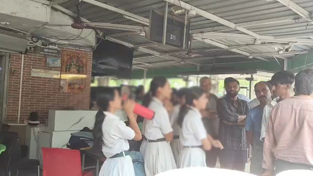 Bus Student.jpg